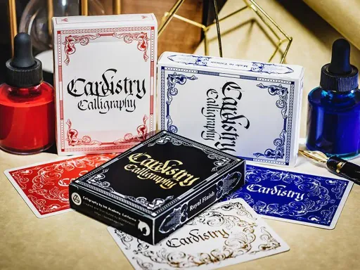 The ancient arts of calligraphy is one that cannot honed easily. It comes with love, patience and an eye for perfection.The Cardistry Calligraphy Gold Foiled Edition celebrates the beauty of calligraphy.The Cardistry Calligraphy Gold Foiled