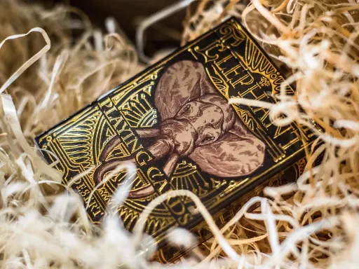 Desert Edition:From the dusty heart of Africa comes the Savanna Elephant; massive and resilient, they thrive in the harsh lands of the Sahara. The Desert Edition deck comes sheathed with intricate copper foil, highlighting the