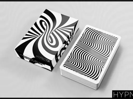 This remarkable deck of cards almost puts you in a hypnotic trance! Spielkartenshop always wanted to create a deck with an optical illusion theme. The HYPNOTIK Playing Cards brings you a simple, but eye-catching illusion,