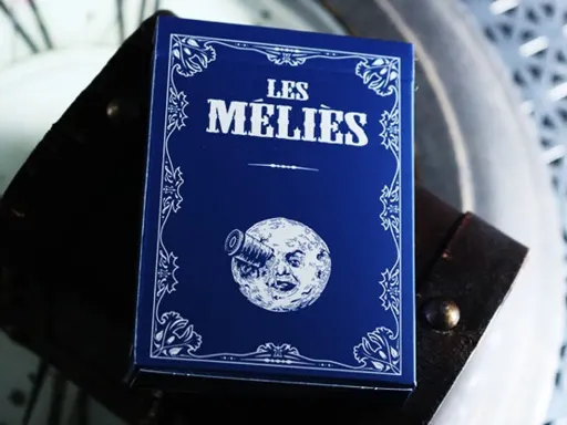 Les Méliès Conquest Blue Playing Cards pays homage to renowned French filmmaker and magician, George Méliès. Inspired by his classic film, A Trip to The Moon, Conquest Blue continues the Les Méliès playing card line