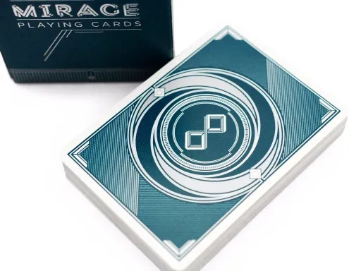 Conceptualized by Patrick Kun and Simon Black/Toby, the Mirage deck boasts an innovative design that will leave no magician or cardist indifferent. The result of over one year of meticulous work and continuous aesthetic changes,