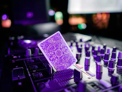 Riffle Shuffle in collaboration with Alexmagix and Daro Genuardi present Nightclub Playing Cards! These bright and cheerful cards are perfect for Magic, Cardistry, and anyone who likes nightclubs and nightlife. Nightclub UV Edition has a