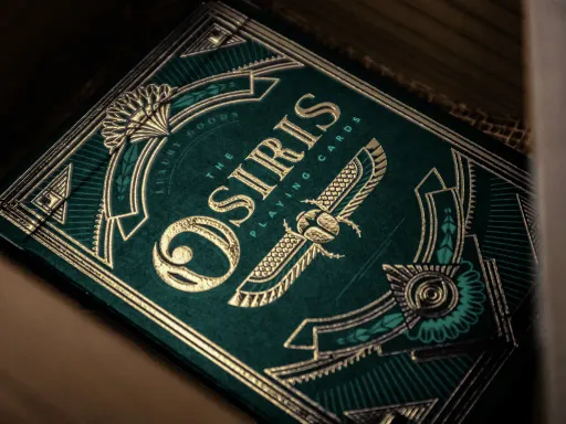 Steve Minty's original Anubis and Osiris playing cards are back with a new and improved outlook. The major changes in the Anubis &amp; Osiris Shadow Luxury Playing Cards are: Purple and Green colors Cold Foil