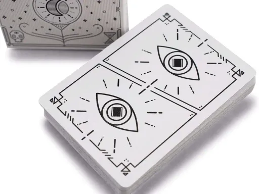 Following up the dream of Daniel Madison, the young designer Oban Jones gave substance to this deck, offering unique playing cards with an ornamental minimalist design and high functionality features. The back design features clean,