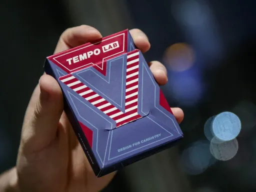 The TEMPO Lab Original playing cards build on the TEMPO Original playing cards by Ark Playing Cards and it took six months to develop and create the world's first flip mechanical card-box structure. The Lab