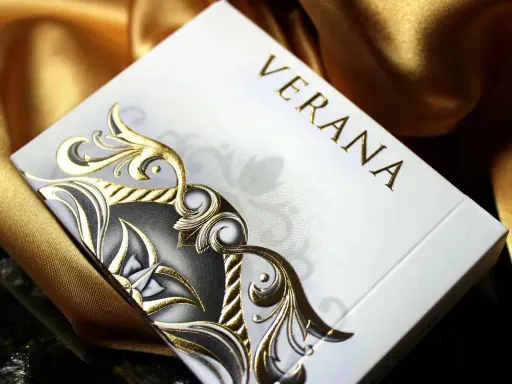 Designed by Alex Chin and part of the 4-deck Seasons series, the Verana deck embodies summer. The elegant tuck box boasts embossing, gold foiling, and metallic inks. Inspired by the changing seasons, the back design