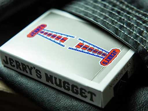 To celebrate Jerry's Nugget's 50th anniversary we have married the Jerry Nugget design with an incredible pearlescent steel grey to create a metallic masterpiece. In collaboration with Expert Playing Card Company (EPCC) and Jerry's Nugget