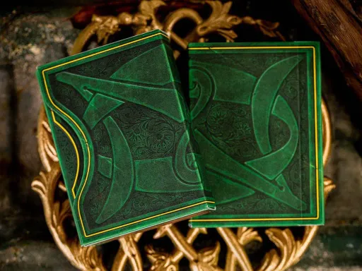 If you are a fan and love Wizard of Oz and are craving a beautiful deck of playing cards based on it, then look no further!Jackson Robinson at Kings Wild Project has created the ultimate